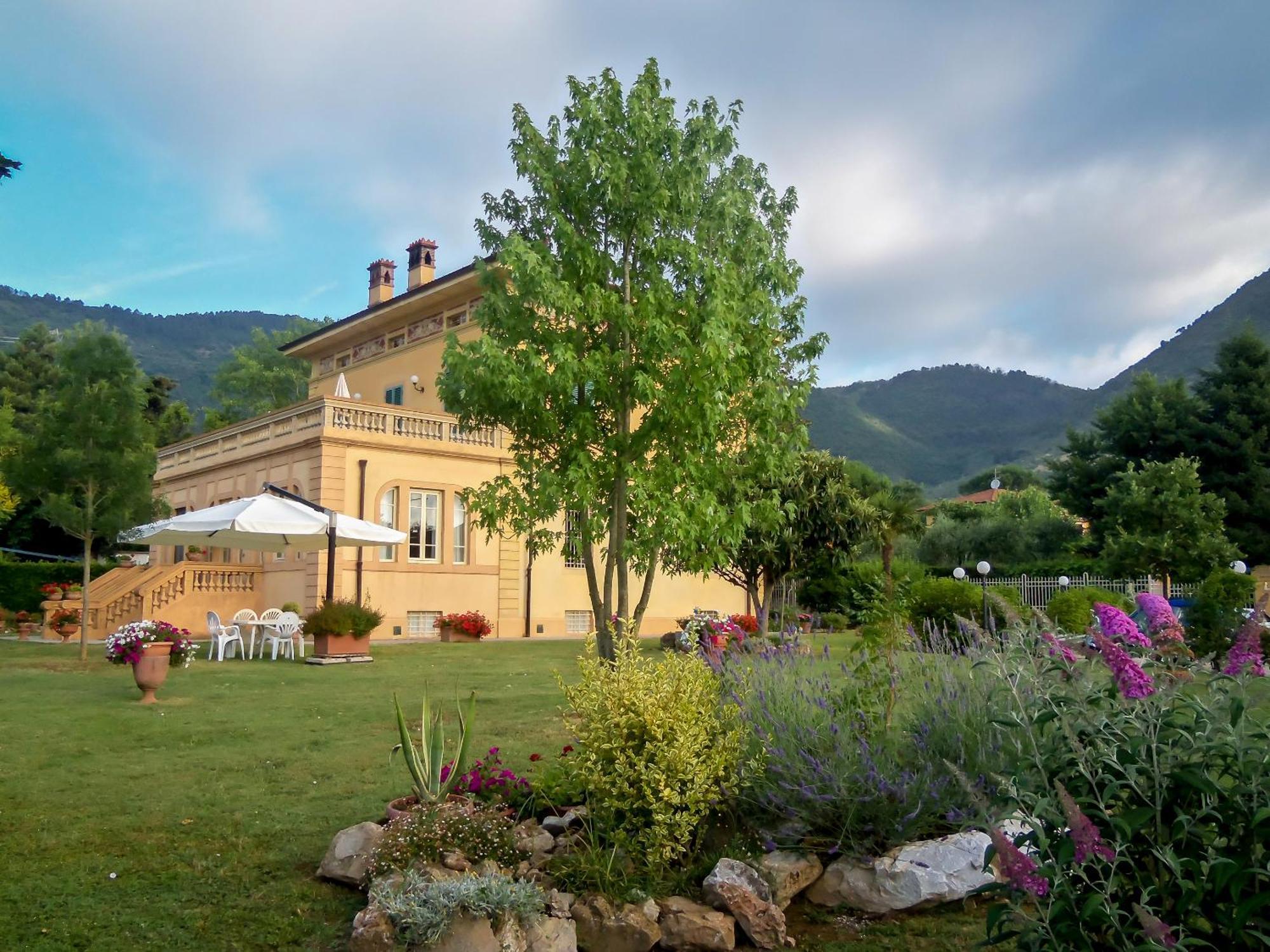 Marta Guest House Lucca Exterior photo